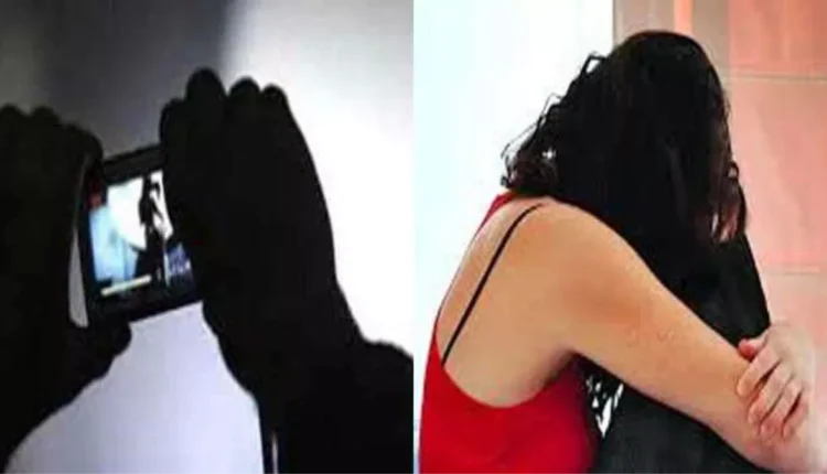 The accused of obscene photo and blackmail of Hindu girl student was thrashed