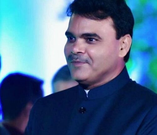 Transport department officials stopped hundreds of vehicles by challaning thousands of overloaded vehicles