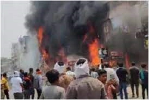 Mall workers evacuated due to fire in clothes showroom