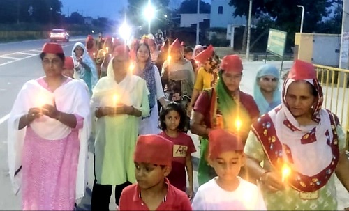 SP Mahila Sabha takes out candle march regarding Manipur incident