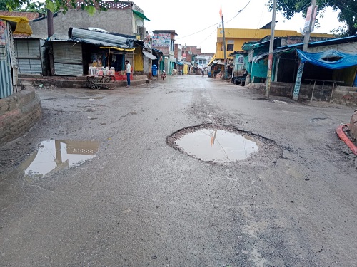 Pedestrians risking their lives as canal tracks turn into potholes
