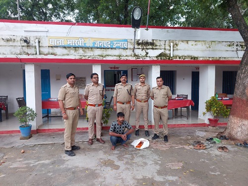 Police and Excise recovered 26 illegal pavs of country liquor Deewana brand