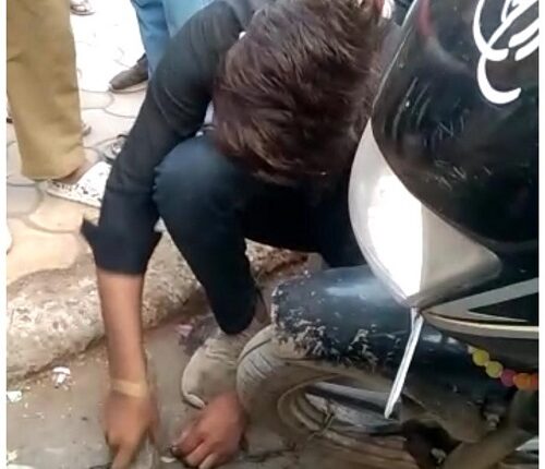 Arguing with the police by parking the car even after refusing in no parking and trying to break the chain with a stone cost the young man dearly.