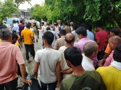 Masked miscreants fled from the spot after shooting and looting the bike.