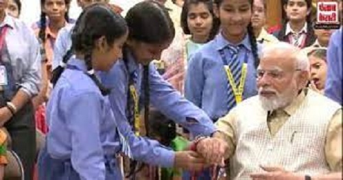 School girls tie rakhi to PM Modi on the occasion of Raksha Bandhan