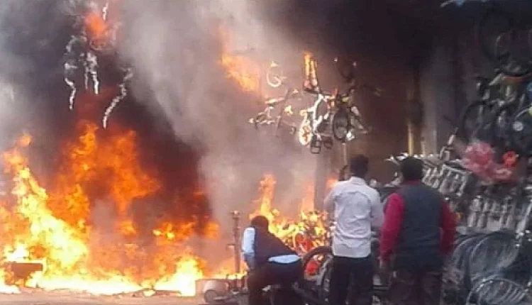 A fierce fire broke out due to short circuit in the salty shop goods worth lakhs were reduced to ashes
