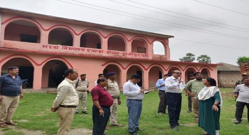 KK Pathak in action, inspected the schools and got the teachers' classes, Principal suspended