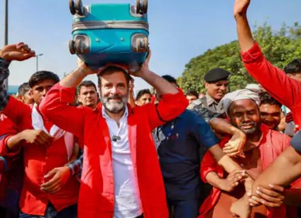 Rahul Gandhi became a porter, listened to people's problems