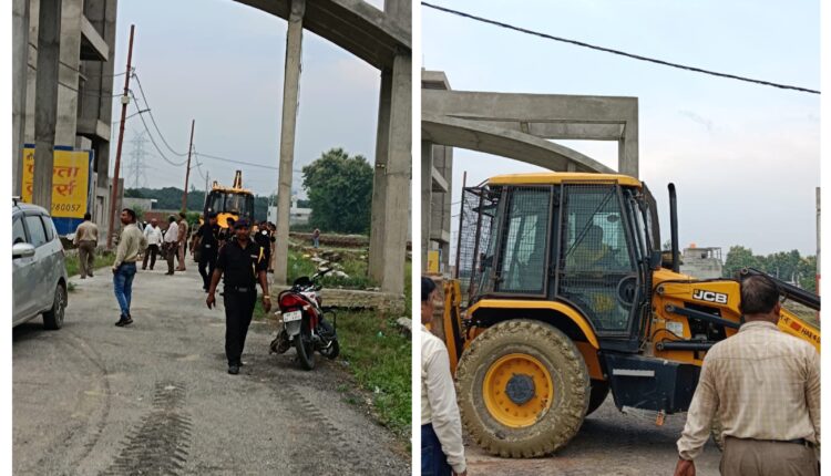 Action taken by LDA by running bulldozer on illegal platings taking place near Kisan Path in Kakori area.