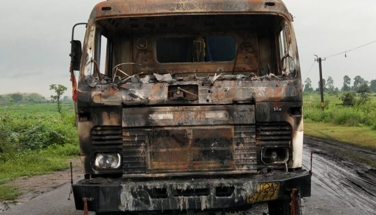 A highway engaged in coal transportation was set on fire.