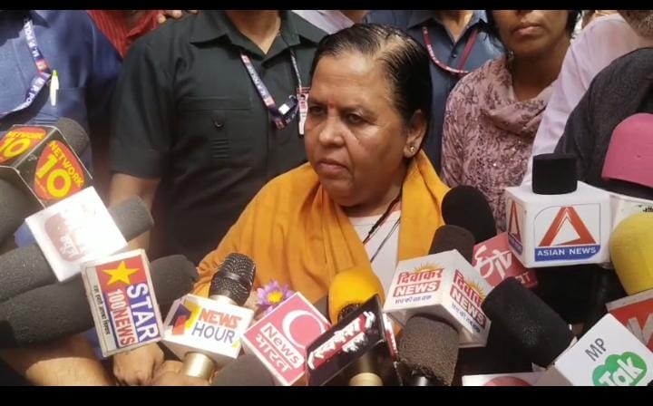 Former Chief Minister Uma Bharti, who came to see Radha Rani, was seen avoiding questions.