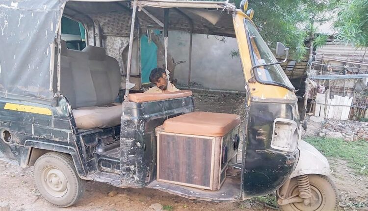 Boy commits suicide, friend hangs himself in auto