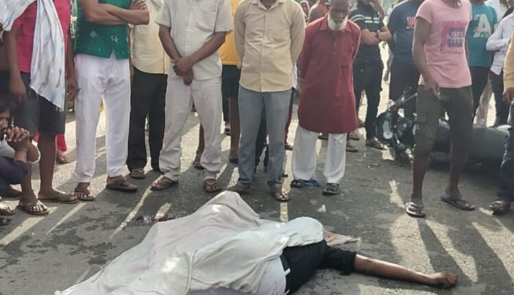 Father and son die, three injured after glimpse of two bikes during reel block