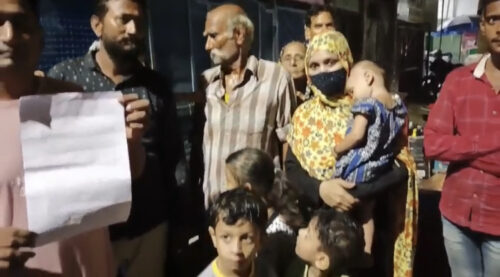 Dabang land mafia broke the lock of the shop and looted cash and goods