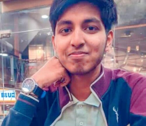 A young man was returning after leaving his mother at the airport. A major accident occurred with Rewa Express in Aligarh.