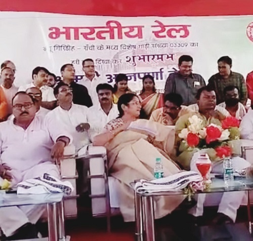 Union Minister of State for Education Annapurna Devi flagged off train 03309 New Giridih.