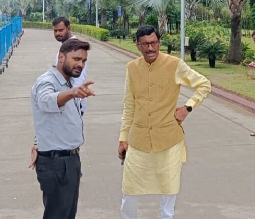 MP Seth reached the airport to surprise check the free pick up service