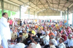 Horticulture Minister interacts with the public under Seva Hi Sankalp Padyatra