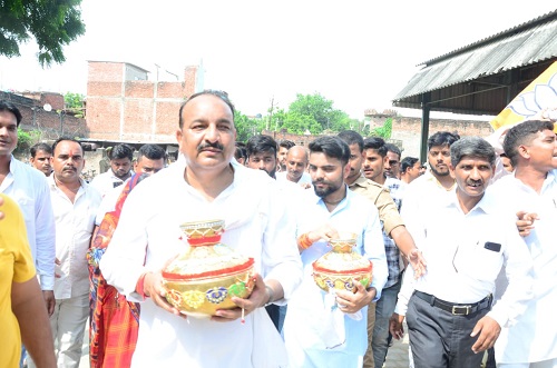 Horticulture Minister interacts with the public under Seva Hi Sankalp Padyatra