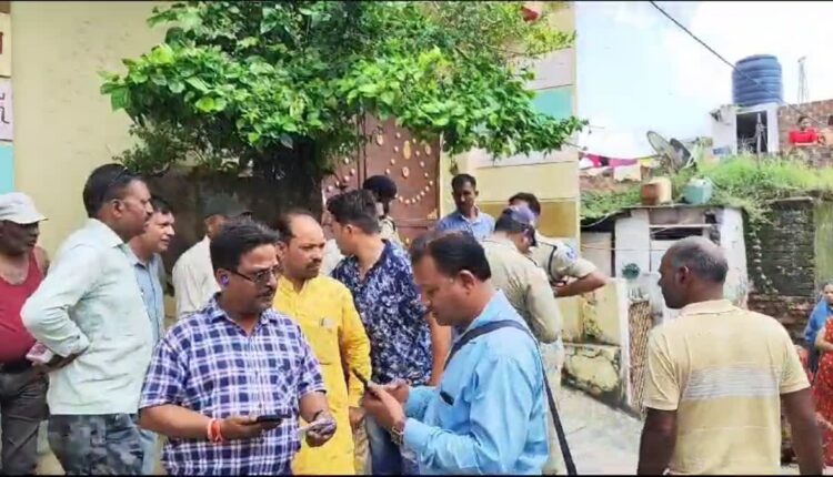 Heart-wrenching incident like Ujjain-Burari, dead bodies of husband, wife and two children found inside the house