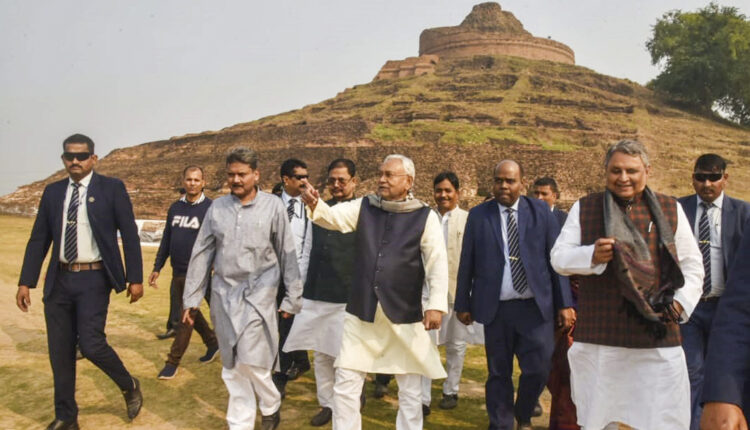 Nitish laid the foundation stone for the development of Punauradham Janaki Temple.