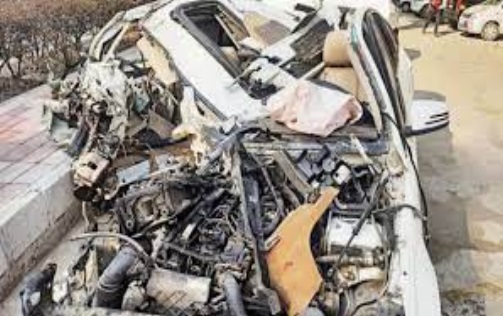 Heavy collision between car and truck, two Delhi policemen died on the spot