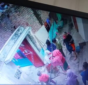 Troubled by the bullies abusing his mother and sister on some pretext or the other after drinking alcohol, the victim gave an application to the Superintendent of Police.