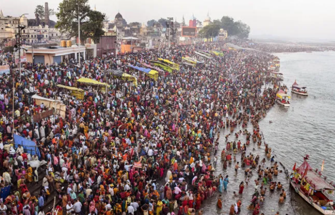 People reached temples in large numbers, took a dip in Saryu