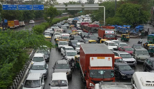 Traffic jam after heavy rain in Delhi, waterlogging across the city, IMD warns of rain