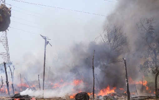 Major fire breaks out in junk shop in Mumbai, no one injured