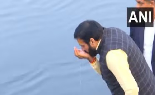 Amidst the controversy, Nayab Saini visited Yamuna Ghat in Delhi, said - Kejriwal has polluted the water.