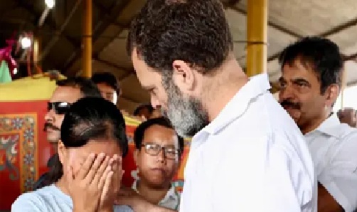 Inside Rahul Gandhi was holding a Congress meeting, outside there was kicking and punching among the party leaders, a person was chased and beaten, watch video