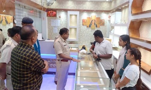 Jewellery shop looted at gunpoint in Jamshedpur, Jharkhand