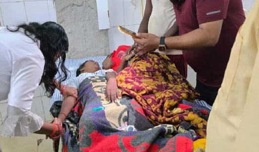 Two people, including a woman, died after falling trees in Ballia and Kushinagar. Three children were scorched by lightning in Deoria.