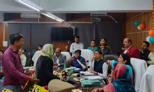 First, he imprisoned his wife in an iron cage, and when she escaped, he made the MMS viral. This is the disgusting act of the executioner husband.